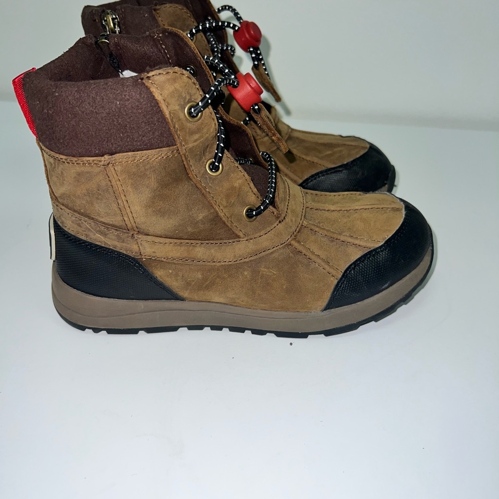 Kids Ugg boots. 3M insulation sz2